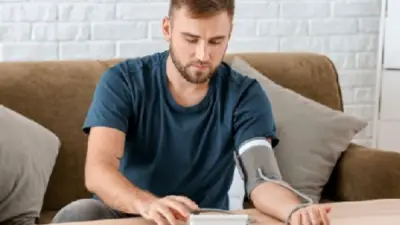ارتفاع ضغط الدم لم يعد حكرًا على الكبار.. الأسباب التي تجعل المراهقين عرضة للإصابة المبكرة