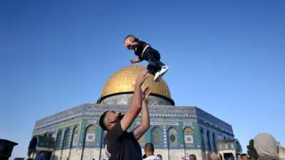 فلسطينيون يحتفلون بعيد الأضحى في المسجد الأقصى بالقدس