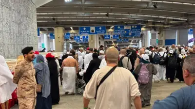 حجاج الجمعيات الأهلية يواصلون رمي الجمرات بمشعر منى