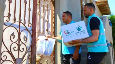 صناع الخير توزع كراتين غذائية ولحوم أضاحي على الأسر الأولى بالرعاية