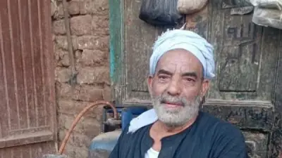رحيل عم عز الدقاق آخر حراس مصابيح الكلوب في قنا