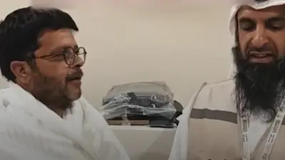 محمد هنيدي يشارك في مسابقة دينية خلال رحلة الحج