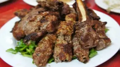 تحذير صحي: لماذا لا يفضل تناول لحم الضأن النيء أو الوردي؟