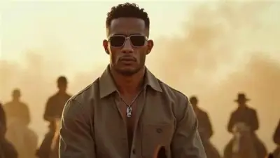 محمد رمضان يعزي أحمد حلمي في وفاة والدته ويواسيه
