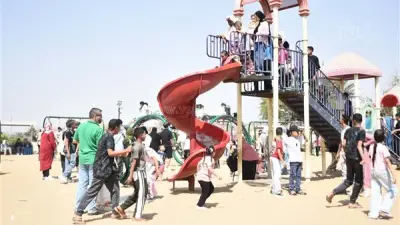 الملاهي متعة الصغار في رابع أيام عيد الأضحى بحديقة الأزهر