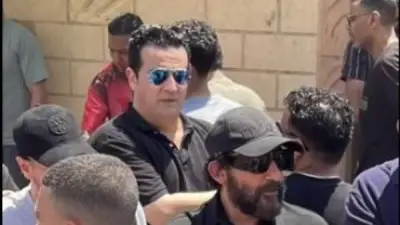 رد صادم من مذيع العزاءات على أشرف زكي بسبب أحمد حلمي