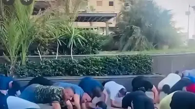 ماكرون يمارس تمارين plank elbow في شوارع الإسكندرية خلال زيارته