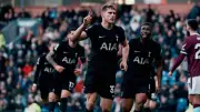 توتنهام يتعادل مع ليدز يونايتد 1-1 في صراع البقاء بالدوري الإنجليزي