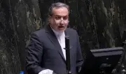 وزير خارجية إيران: مغامرة نتنياهو كلفت الولايات المتحدة 100 مليار دولار حتى الآن
