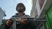 مقتل 12 شرطياً في هجوم بسيارة مفخخة شمال غرب باكستان