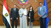 محافظ البحيرة تسلم 14 مواطنا عقود تقنين أوضاع اليد على أراضي الدولة