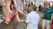محافظ أسوان يتابع ذبح الأضاحي مجانًا في 15 مجزرًا خلال عيد الأضحى