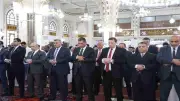 محافظ البحر الأحمر يؤدي صلاة عيد الأضحى مع 17 ألف مصل في الغردقة
