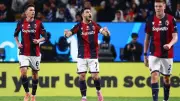 نابولي يتأخر أمام بولونيا 2-1 في شوط أول مثير بالدوري الإيطالي