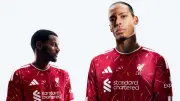 ليفربول يكشف رسمياً عن قميصه الأساسي لموسم 2026-2027
