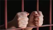 حجز مسنة 24 ساعة بتهمة فرض أتاوات على السائقين في الأزبكية