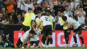 فالنسيا يعكر ختام موسم برشلونة بفوز مثير 3-1 في الليجا