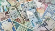 هيمنة غير متوقعة.. 4 عملات عربية تتصدر قائمة الأغلى عالميًا في 2026