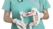5 مشروبات طبيعية لدعم صحة القولون وتخفيف الإمساك والغازات