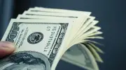 ارتفاع جديد في أسعار الدولار بختام تعاملات الثلاثاء مقتربا من 54 جنيها