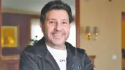 محمد إمام ينعى هاني شاكر بعد رحيله في باريس عن 74 عاماً