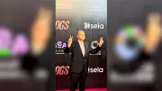 عمرو أديب يحتفل بتتويج الزمالك بالدوري في العرض الخاص لفيلم 7DOGS