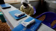 بعد 900 حالة اشتباه.. إيبولا يعيد إجراءات كوفيد في أفريقيا