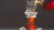 ماذا يحدث لجسمك عند تناول الشاي منتهي الصلاحية؟