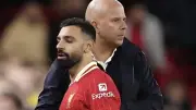 آرني سلوت يثير الجدل حول مستقبل محمد صلاح ويؤكد استحقاقه وداعاً أسطورياً