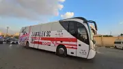 حافلة الزمالك تصل استاد القاهرة استعداداً لمواجهة الأهلي في قمة الدوري