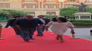 أبناء سلاف فواخرجي يدعمونها في حفل ختام مهرجان المركز الكاثوليكي
