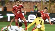 الأهلي يتقدم على الزمالك بهدفين في شوط أول مثير بالدوري المصري