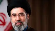 مجتبى خامنئي يدعو لهزيمة العدو في الجهاد الاقتصادي والثقافي
