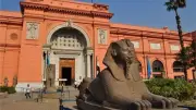 المتحف المصري بالتحرير يحتفي بعيد العمال بنموذج حاملي القرابين