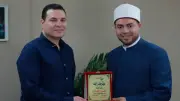 صدى البلد يكرم الشيخ عمرو فاروق إمام القبلة بالجامع الأزهر