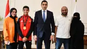 وزير الرياضة يستقبل بطل المصارعة عبد الله حسونة بعد ذهبية أفريقيا