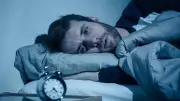 سبب الإرهاق بعد النوم لساعات طويلة ومتى يستدعي الطبيب