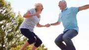 مفاجأة.. كثرة الضحك تعالج مشاكل الجهاز الهضمي