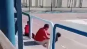 أب يعتدي بالضرب على نجله أثناء الرؤية بنادٍ في دمياط