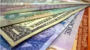 استقرار أسعار العملات الأجنبية والعربية أمام الجنيه في البنك التجاري الدولي اليوم