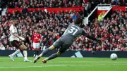 أهداف مباراة مانشستر يونايتد وليفربول في الدوري الإنجليزي (فيديو)