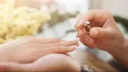 هل يُفسخ الخطوبة بسبب الكذب؟ أمين الإفتاء يوضح الحكم