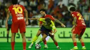 القادسية يثير غضب جماهير النصر بمشجع مانشستر سيتي الشهير