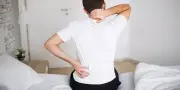 كيف تدمر عاداتك اليومية صحة ظهرك ورقبتك دون أن تدري