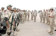 وزير الدفاع يلتقي قادة وضباط المنطقة الغربية العسكرية