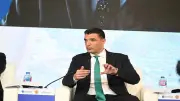 وزير الصناعة يستعرض جهود الوزارة لدخول مرحلة التصنيع الذكي والأخضر