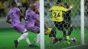 خبير تحكيمي يطرد لاعب الاتحاد أمام الخلود ويصف قرار الحكم بالخاطئ