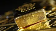 ارتفاع الذهب من أدنى مستوى في شهر مع ضغوط التضخم والنفط