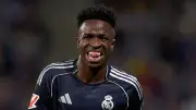 فينيسيوس جونيور يتورط في مشادة جديدة مع عمر الهلالي في مباراة إسبانيول