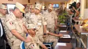 وزير الدفاع يتفقد وحدة تدريب المجندين ويؤكد توفير الإمكانيات للفرد المقاتل